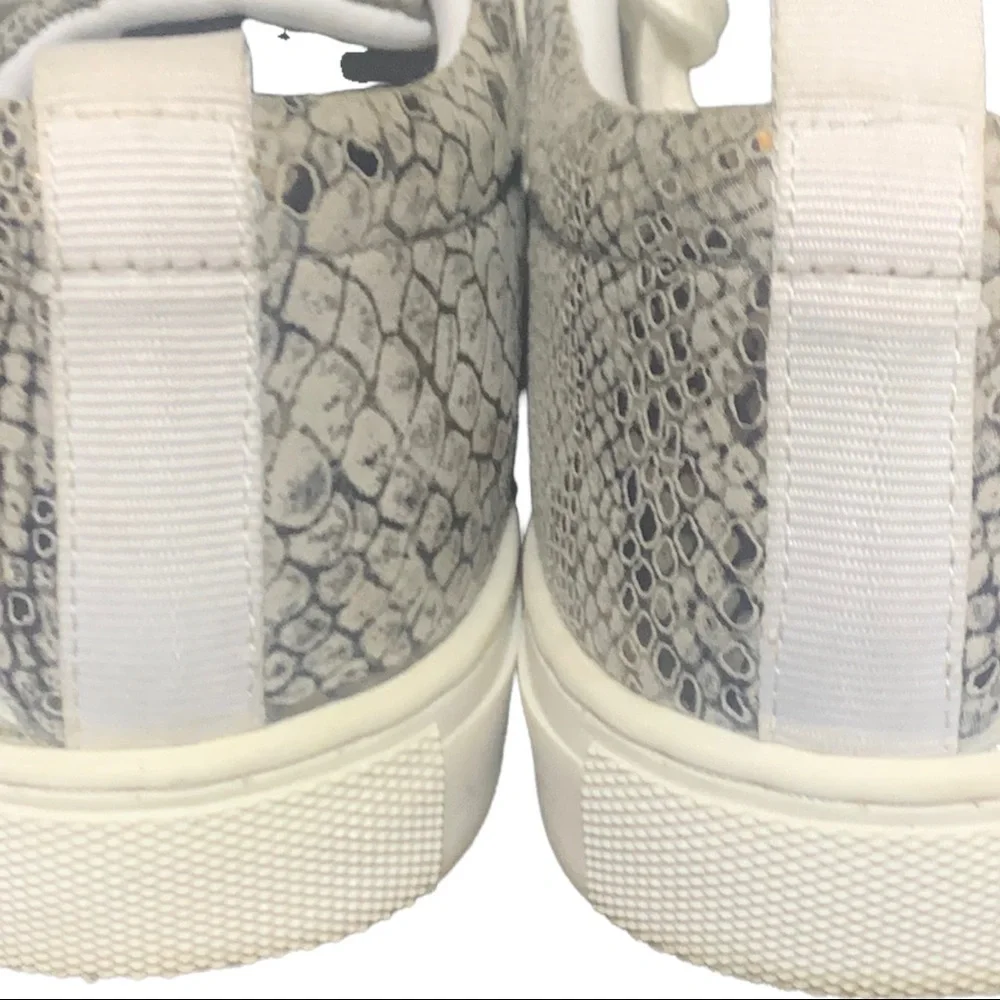 Seychelles Standout Sneaker leather snake print‎ metallic sz8 Excellent !